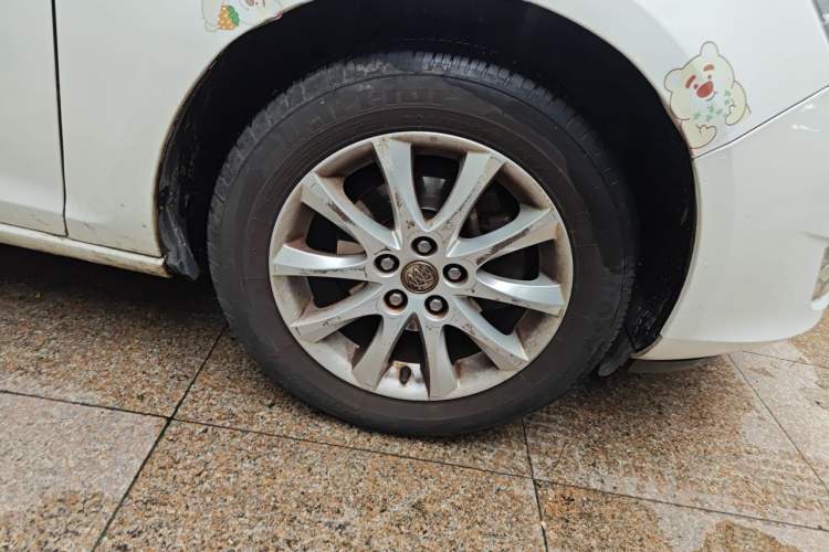 Used Buick GT 2013 XT 1.6L Automatic Fashion Edition Right Front Wheel Hub