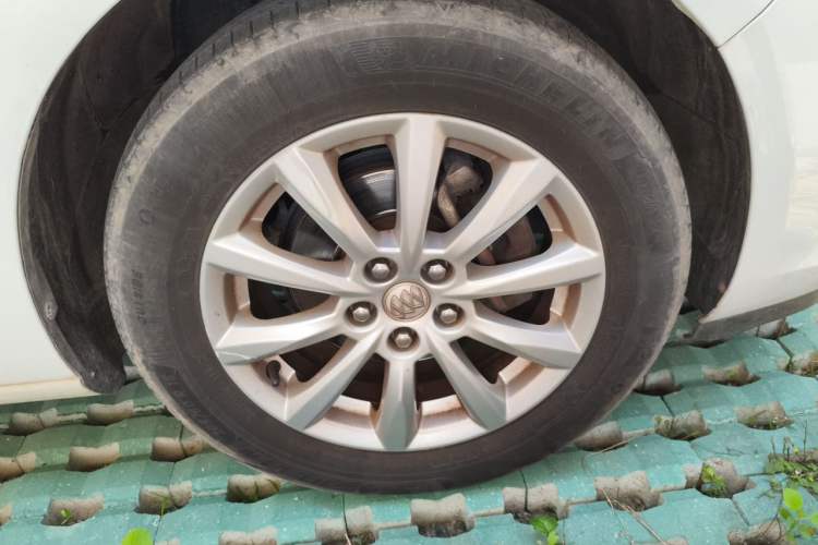 Used Buick GT 2013 GT 1.6L Automatic Fashion Edition Right Front Wheel Hub