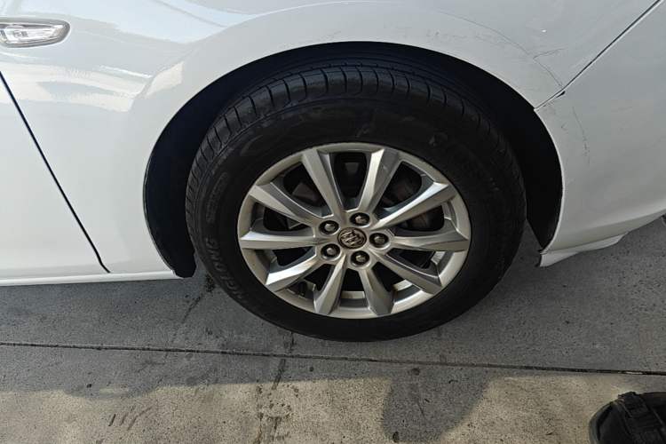 Used Buick GT 2013 GT 1.6L Automatic Fashion Edition Right Front Wheel Hub