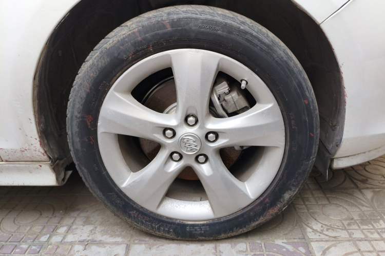 Used Buick GT 2013 XT 1.6T Automatic Fashion Sport Edition Right Front Wheel Hub