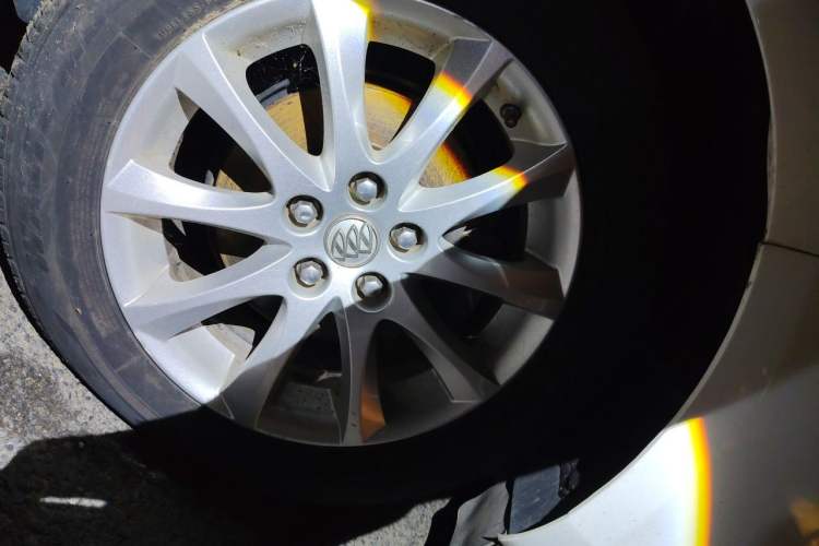 Used Buick GT 2013 XT 1.6L Automatic Fashion Edition Right Front Wheel Hub
