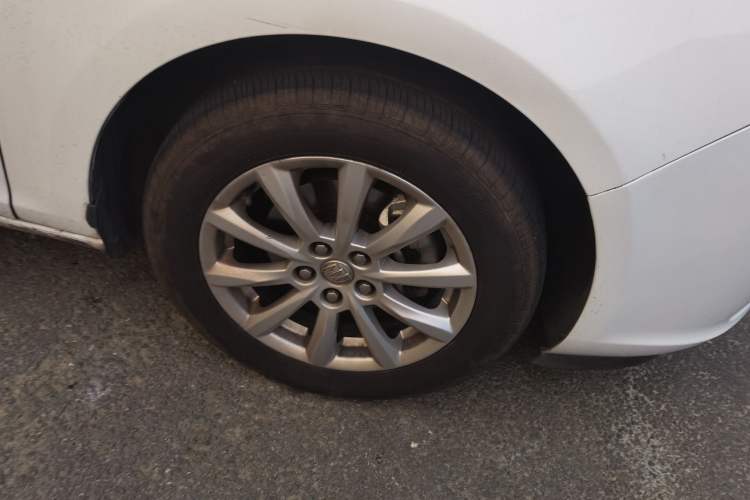 Used Buick GT 2013 GT 1.6L Automatic Fashion Edition Right Front Wheel Hub