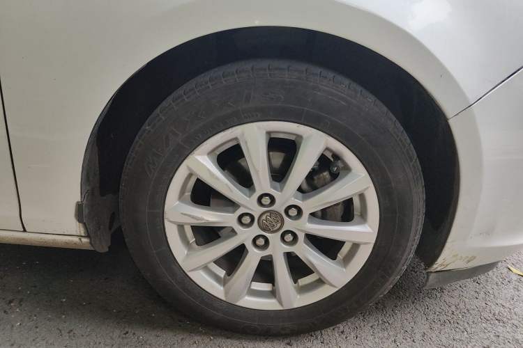 Used Buick GT 2013 GT 1.6L Manual Entry-Level Model Right Front Wheel Hub