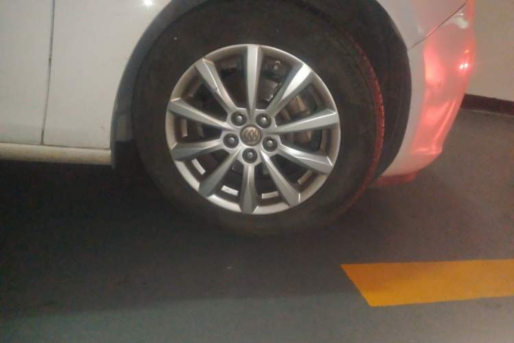 Used Buick GT 2013 GT 1.6L Automatic Fashion Edition Right Front Wheel Hub