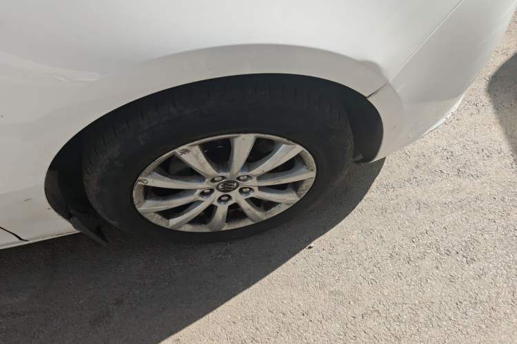 Used Buick GT 2013 GT 1.6L Automatic Comfort Edition Right Front Wheel Hub