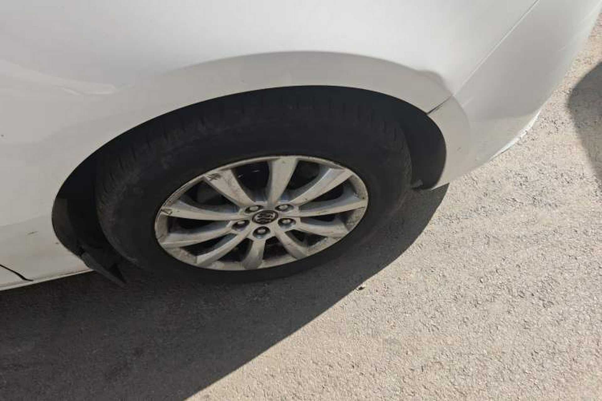 Used Buick GT 2013 GT 1.6L Automatic Comfort Edition Right Front Wheel Hub
