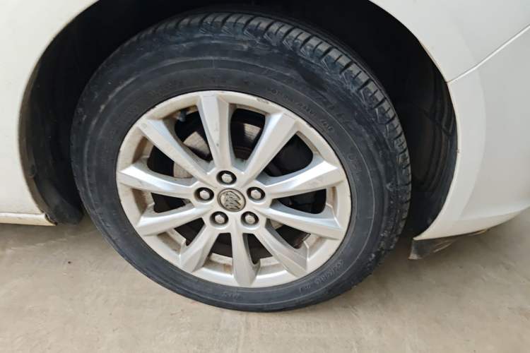 Used Buick GT 2013 GT 1.6L Automatic Fashion Edition Right Front Wheel Hub