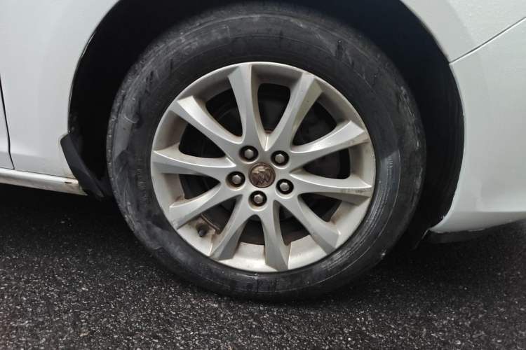 Used Buick GT 2013 XT 1.6L Automatic Fashion Edition Right Front Wheel Hub