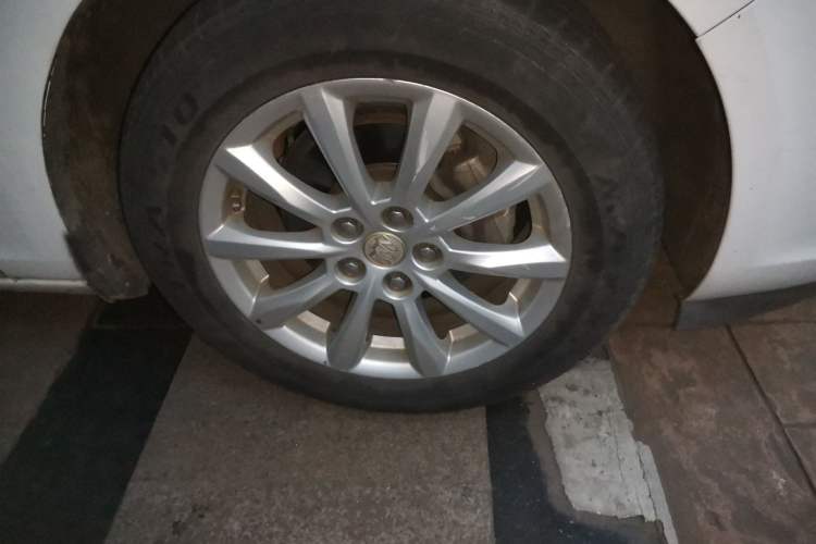 Used Buick GT 2013 GT 1.6L Automatic Fashion Edition Right Front Wheel Hub
