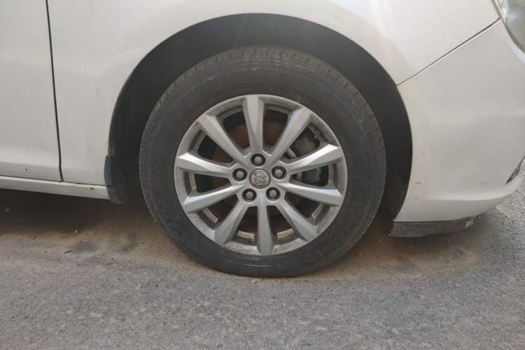 Used Buick GT 2013 GT 1.6L Automatic Fashion Edition Right Front Wheel Hub