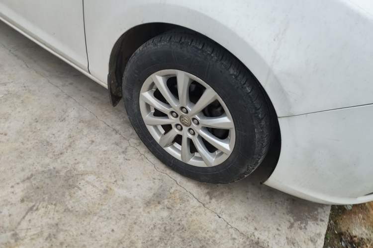 Used Buick GT 2013 GT 1.6L Manual Comfort Edition Right Front Wheel Hub