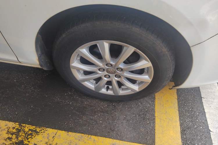 Used Buick GT 2013 GT 1.6L Automatic Fashion Edition Right Front Wheel Hub