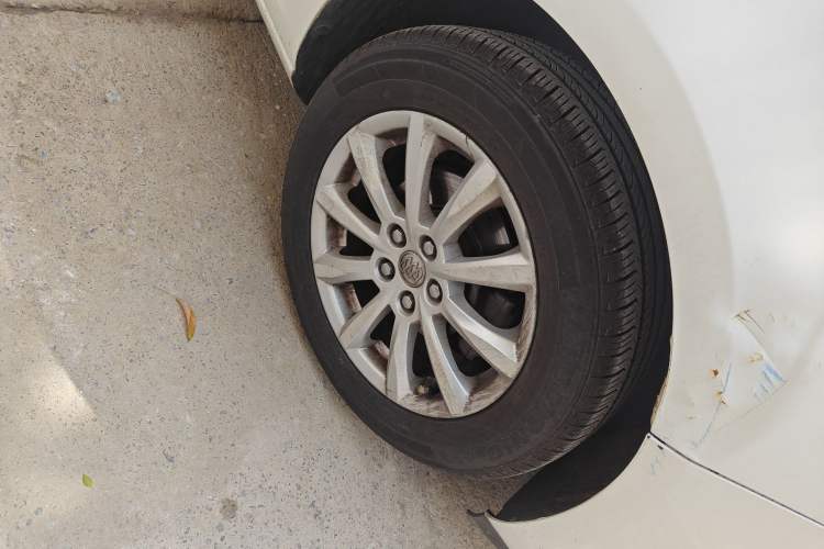 Used Buick GT 2013 GT 1.6L Automatic Fashion Edition Right Front Wheel Hub