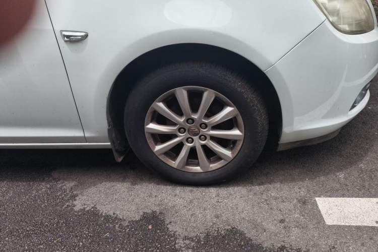 Used Buick GT 2013 GT 1.6L Automatic Fashion Edition Right Front Wheel Hub