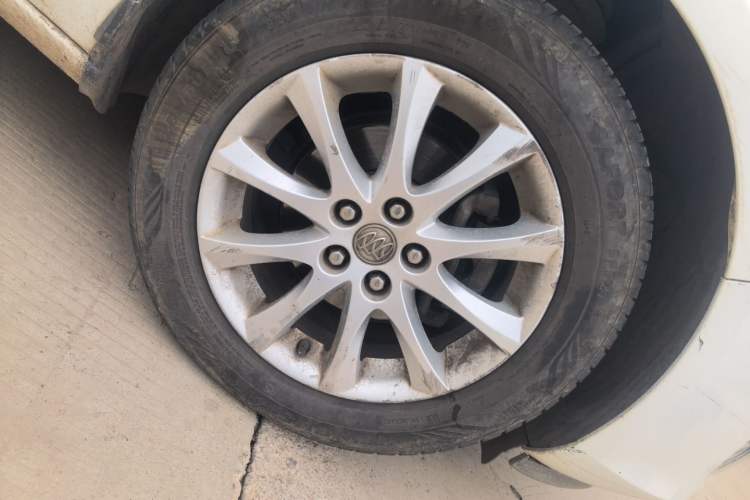 Used Buick GT 2013 XT 1.6L Automatic Fashion Edition Right Front Wheel Hub