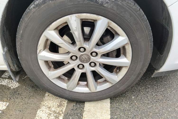 Used Buick GT 2013 GT 1.6L Automatic Fashion Edition Right Front Wheel Hub