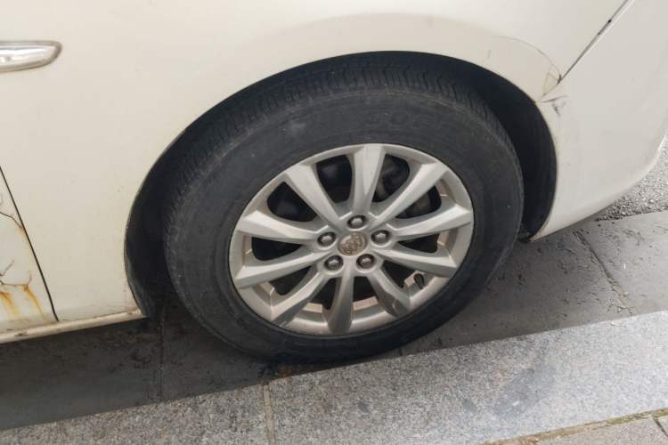 Used Buick GT 2013 GT 1.6L Automatic Fashion Edition Right Front Wheel Hub