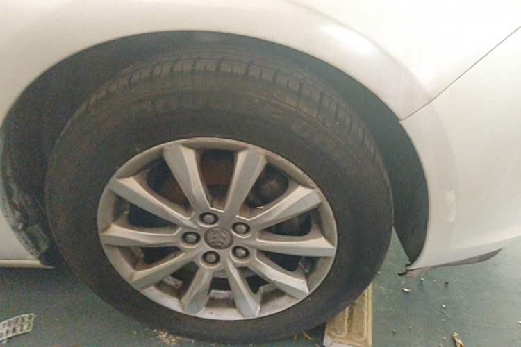 Used Buick GT 2013 GT 1.6L Manual Entry-Level Model Right Front Wheel Hub