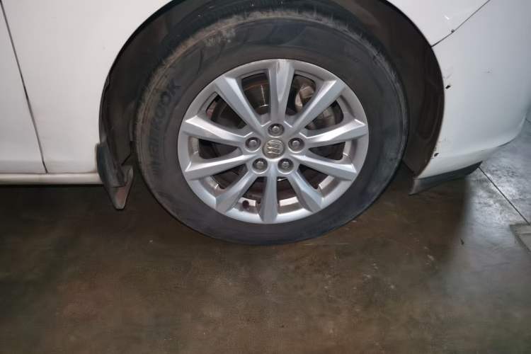 Used Buick GT 2013 GT 1.6L Automatic Fashion Edition Right Front Wheel Hub