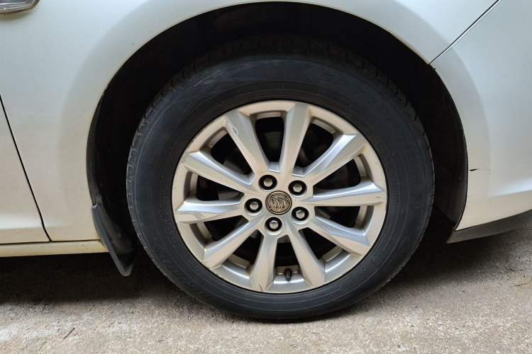 Used Buick GT 2013 GT 1.6L Automatic Fashion Edition Right Front Wheel Hub