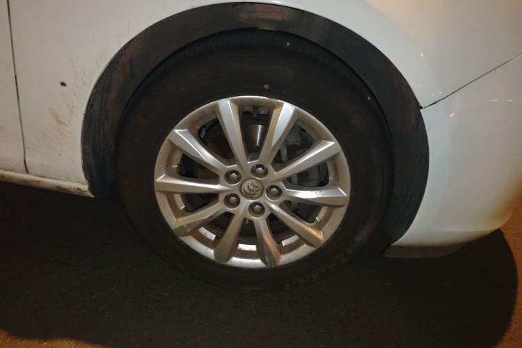 Used Buick GT 2013 GT 1.6L Manual Entry-Level Model Right Front Wheel Hub