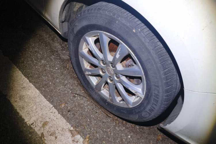 Used Buick GT 2013 GT 1.6L Automatic Fashion Edition Right Front Wheel Hub