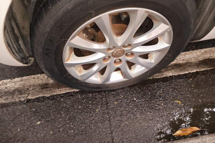 Used Buick GT 2013 XT 1.6L Automatic Fashion Edition Right Front Wheel Hub