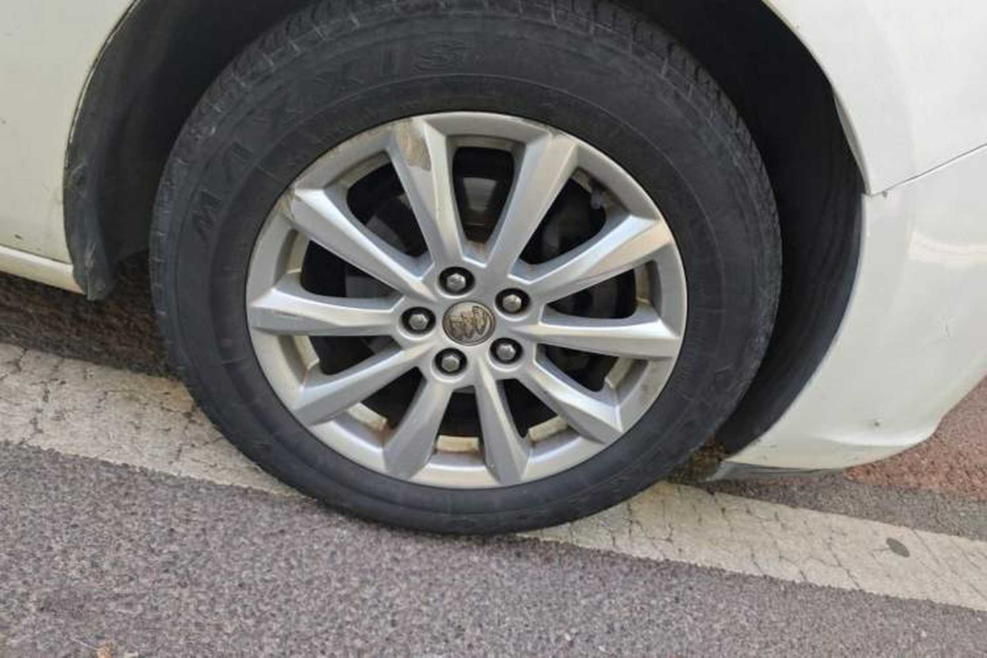Used Buick GT 2013 GT 1.6L Automatic Fashion Edition Right Front Wheel Hub
