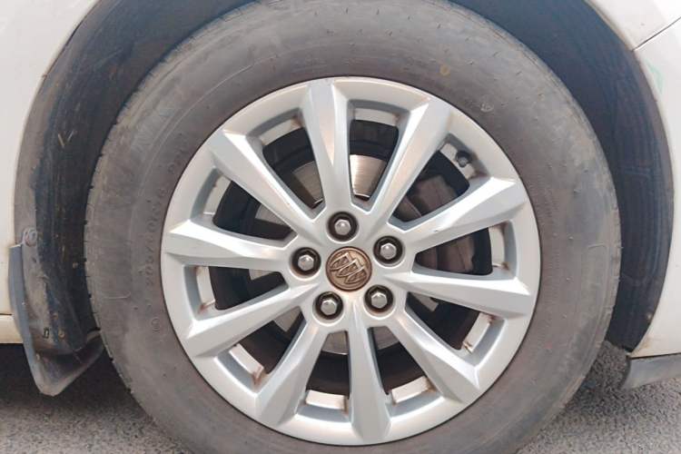 Used Buick GT 2013 GT 1.6L Manual Entry-Level Model Right Front Wheel Hub