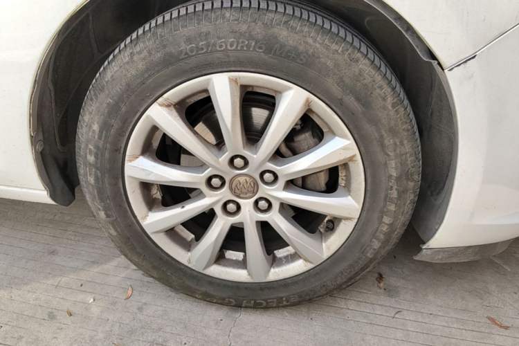 Used Buick GT 2013 GT 1.6L Automatic Fashion Edition Right Front Wheel Hub