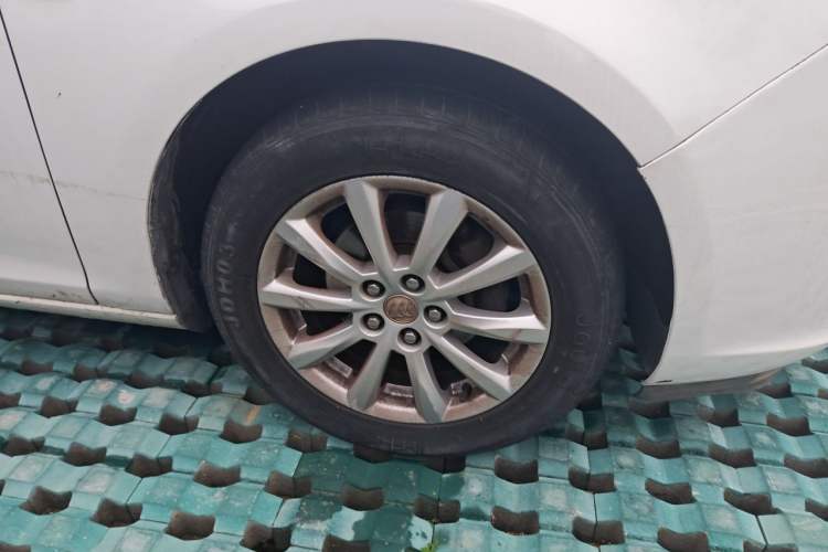 Used Buick GT 2013 GT 1.6L Automatic Fashion Edition Right Front Wheel Hub