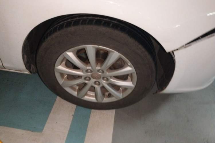 Used Buick GT 2013 GT 1.6L Automatic Fashion Edition Right Front Wheel Hub