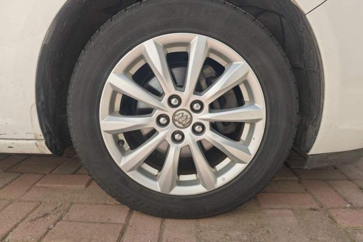 Used Buick GT 2013 GT 1.6L Manual Entry-Level Model Right Front Wheel Hub