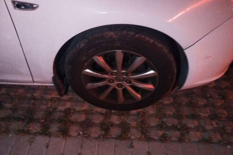 Used Buick GT 2013 GT 1.6L Automatic Fashion Edition Right Front Wheel Hub