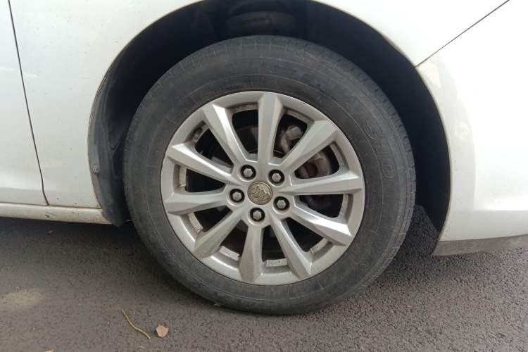 Used Buick GT 2013 GT 1.6L Automatic Fashion Edition Right Front Wheel Hub