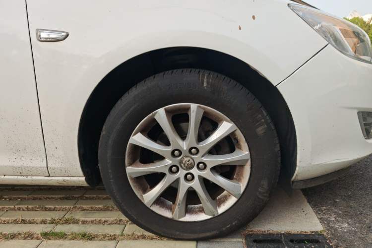 Used Buick GT 2013 XT 1.6L Automatic Fashion Edition Right Front Wheel Hub