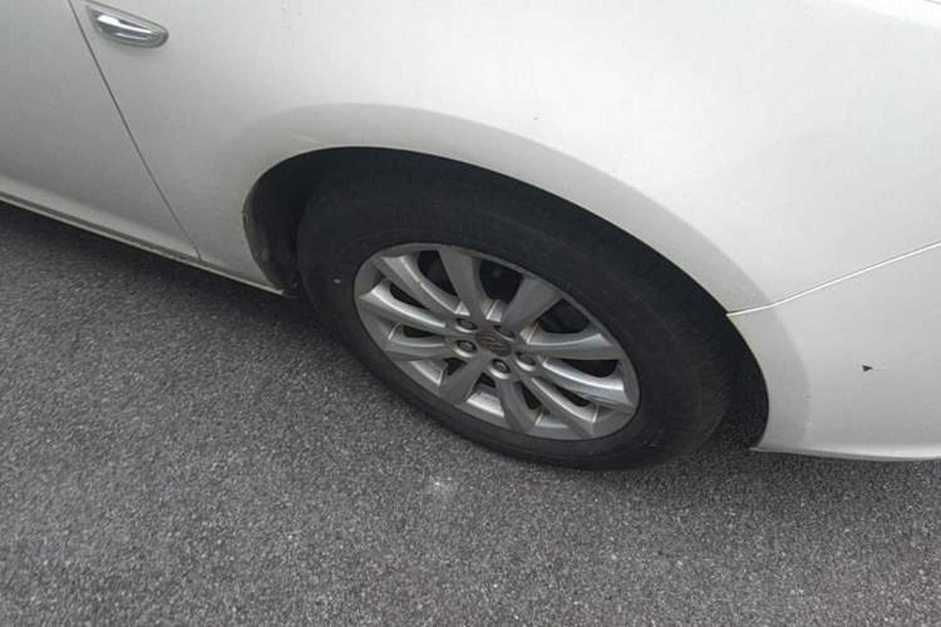 Used Buick GT 2013 GT 1.6L Automatic Fashion Edition Right Front Wheel Hub