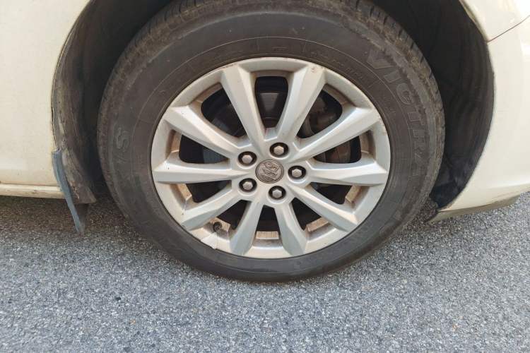 Used Buick GT 2013 GT 1.6L Automatic Fashion Edition Right Front Wheel Hub