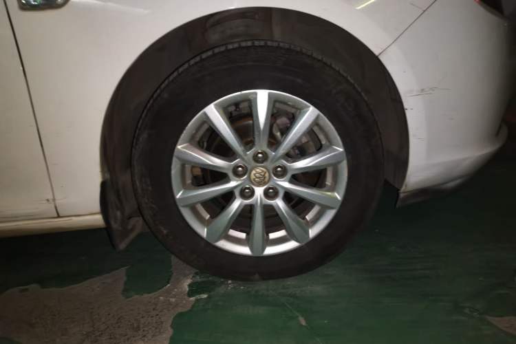 Used Buick GT 2013 GT 1.6L Automatic Fashion Edition Right Front Wheel Hub