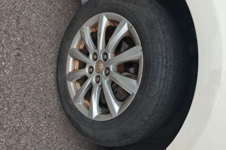 Used Buick GT 2013 GT 1.6L Automatic Comfort Edition Right Front Wheel Hub