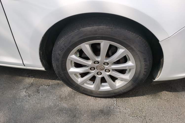 Used Buick GT 2013 GT 1.6L Manual Entry-Level Model Right Front Wheel Hub