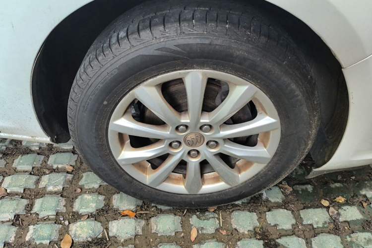 Used Buick GT 2013 GT 1.6L Automatic Fashion Edition Right Front Wheel Hub