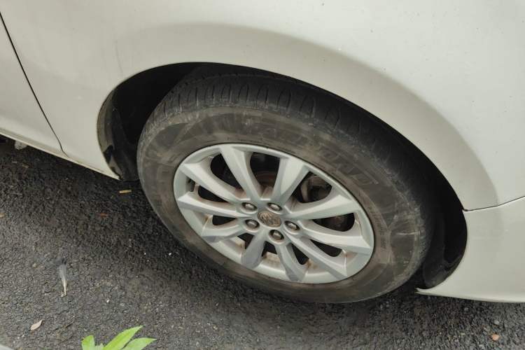 Used Buick GT 2013 GT 1.6L Automatic Fashion Edition Right Front Wheel Hub