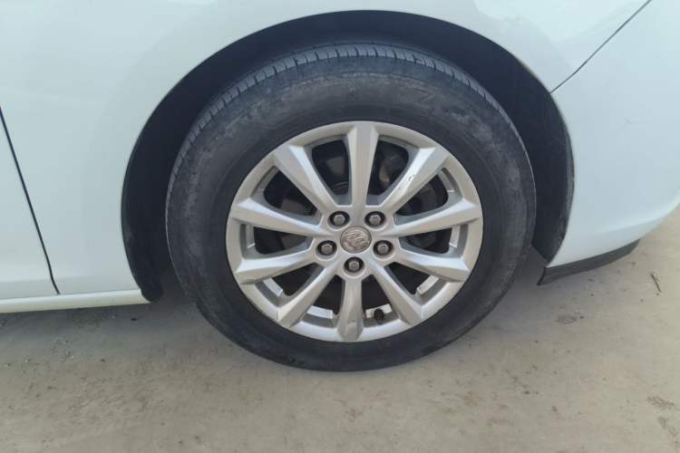 Used Buick GT 2013 GT 1.6L Manual Entry-Level Model Right Front Wheel Hub