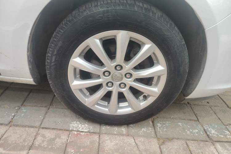 Used Buick GT 2013 GT 1.6L Automatic Comfort Edition Right Front Wheel Hub