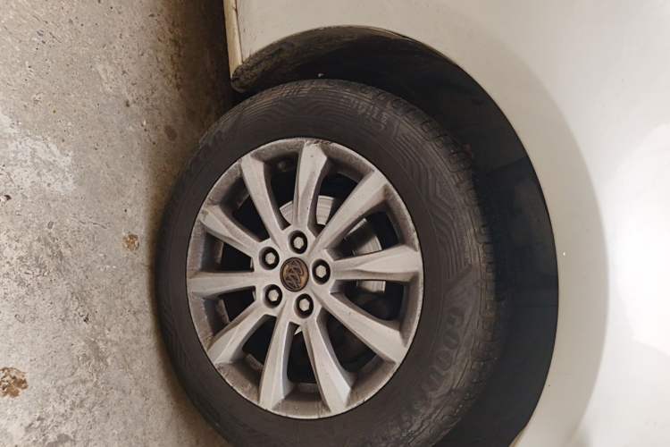 Used Buick GT 2013 GT 1.6L Automatic Fashion Edition Right Front Wheel Hub