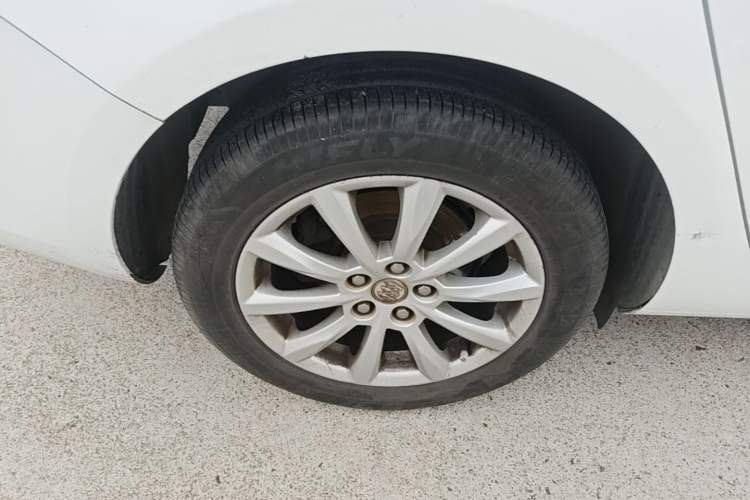 Used Buick GT 2013 GT 1.6L Manual Entry-Level Model Right Rear Wheel Hub