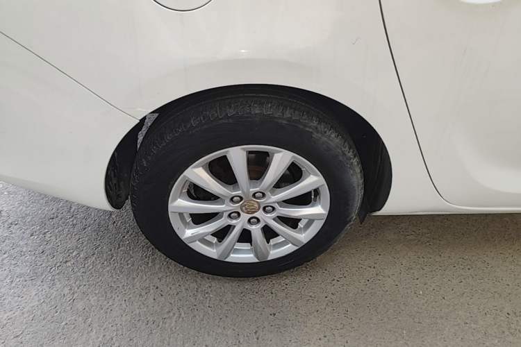 Used Buick GT 2013 GT 1.6L Automatic Comfort Edition Right Rear Wheel Hub