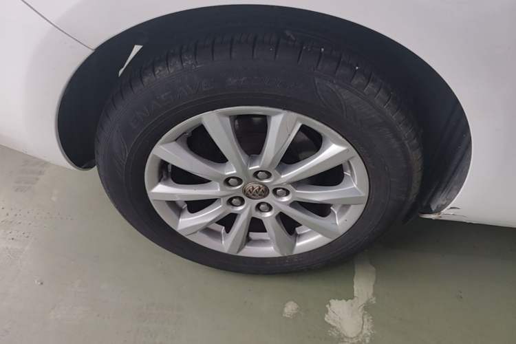 Used Buick GT 2013 GT 1.6L Manual Comfort Edition Right Rear Wheel Hub