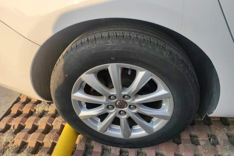 Used Buick GT 2013 GT 1.6L Automatic Fashion Edition Right Rear Wheel Hub